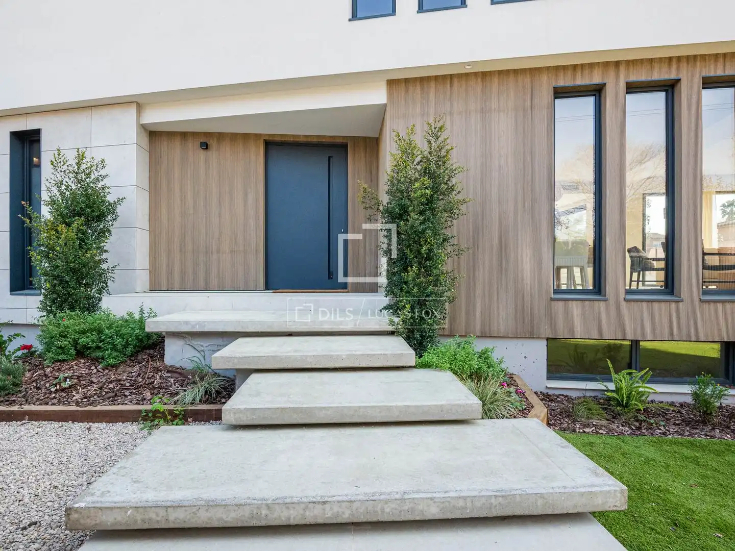 Vista exterior de Casa o xalet en venda en Sant Cugat del Vallès amb Aire condicionat, Calefacció i Jardí privat