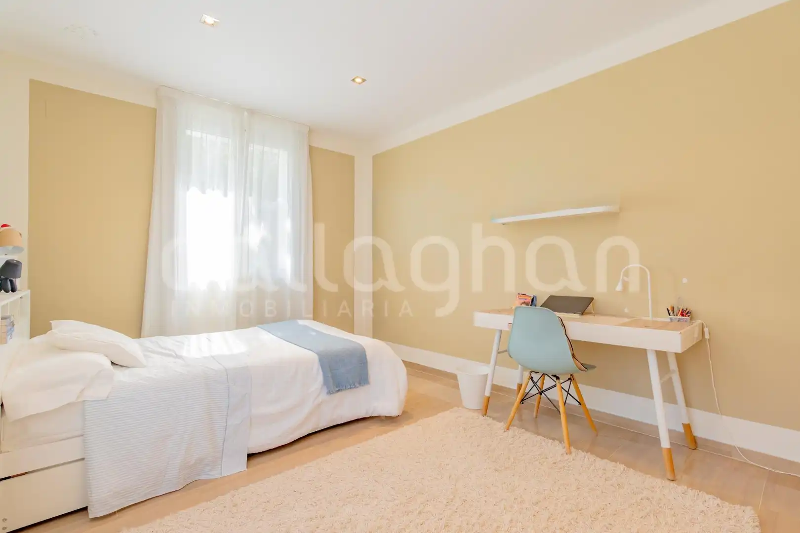 Habitación de Casa o chalet en venta en Chiva con Aire acondicionado, Calefacción y Jardín privado