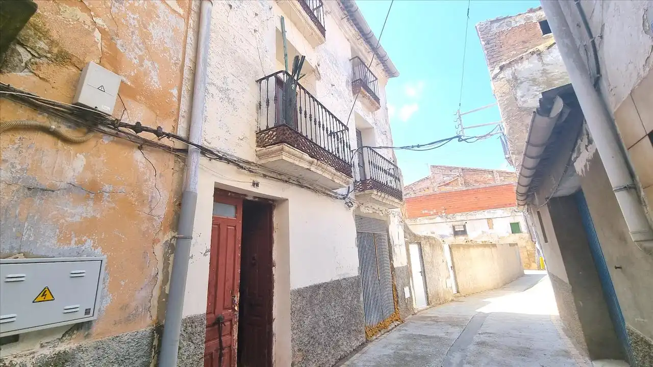 Detached homes for sale in Panderilla, Escatrón
