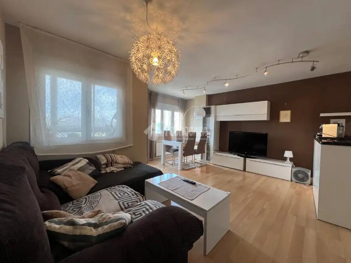 Living room of Flat for sale in Zaragoza  with Heating, Terrace and Furnished