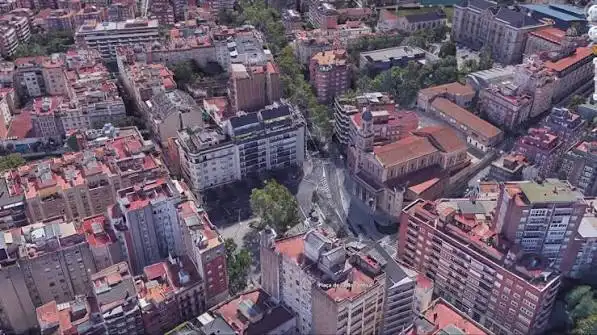 Vista exterior de Edifici en venda en Barcelona