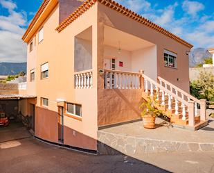 Vista exterior de Casa o xalet en venda en Arafo amb Aire condicionat, Terrassa i Piscina