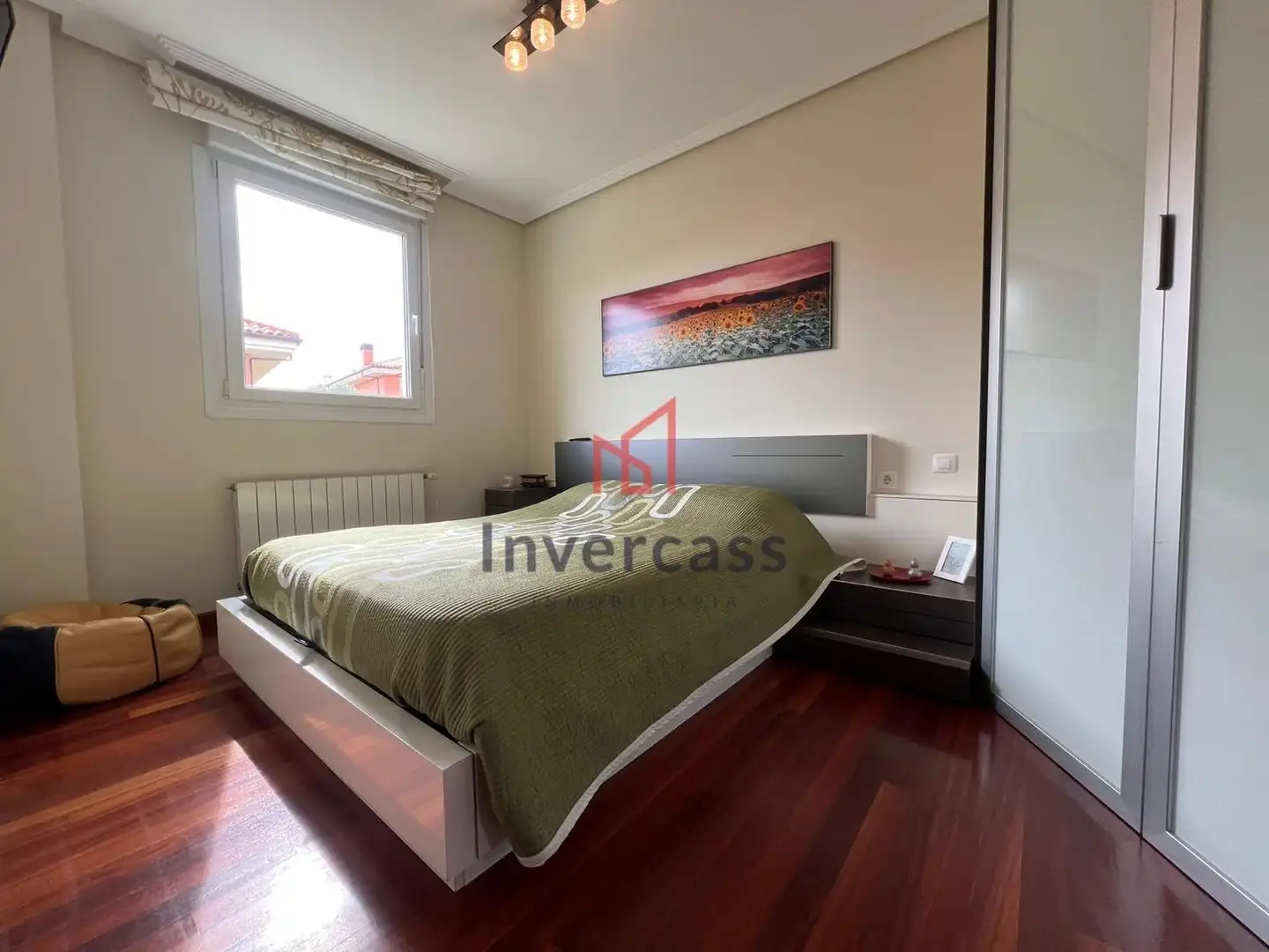 Habitación de Casa adosada en venta en Castro-Urdiales con Calefacción, Jardín privado y Terraza