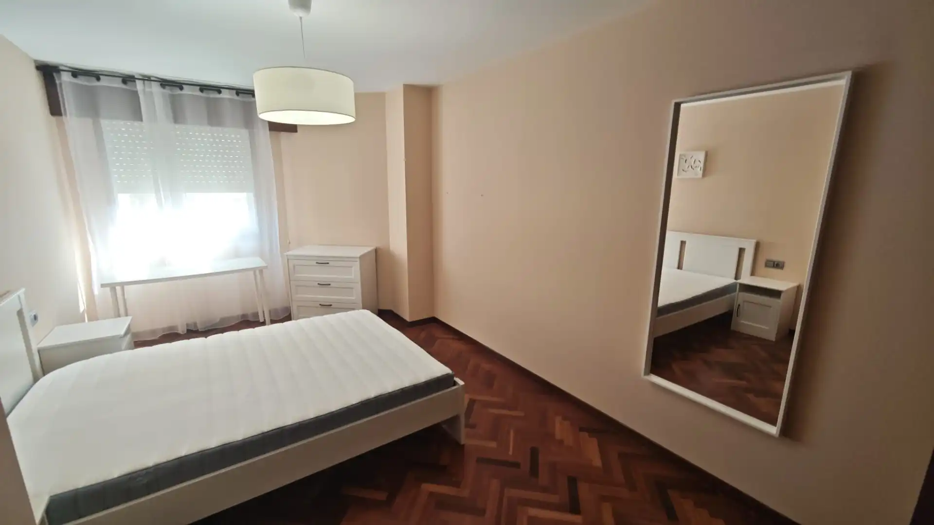 Habitación de Piso de alquiler en Culleredo con Jardín privado, Parquet y Amueblado
