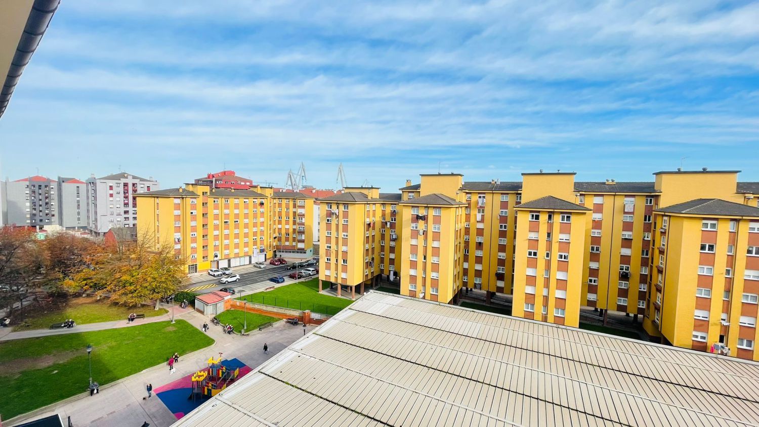 Vista exterior de Pis en venda en Gijón  amb Calefacció