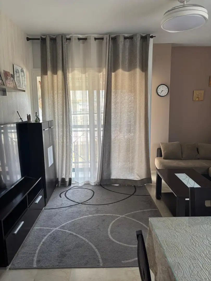 Sala d'estar de Apartament de lloguer en Estepona amb Aire condicionat, Calefacció i Terrassa