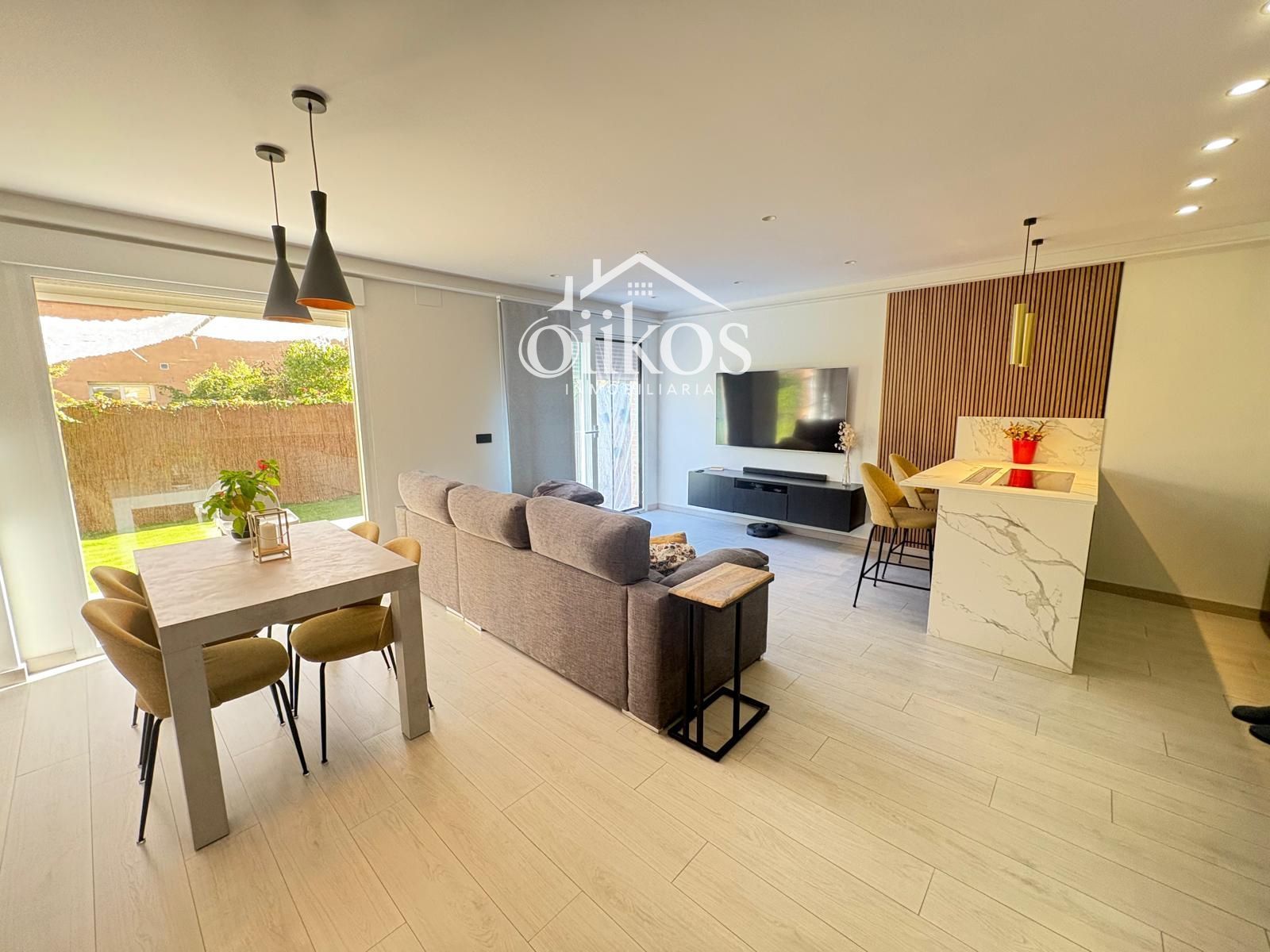Living room of Single-family semi-detached for sale in Salamanca Capital  with Air Conditioner, Heating and Furnished