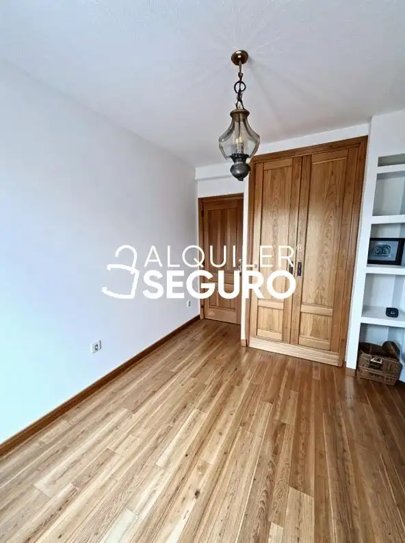 Bedroom of Houses for rent in Madrid  with Heating, Terrace and Storage room