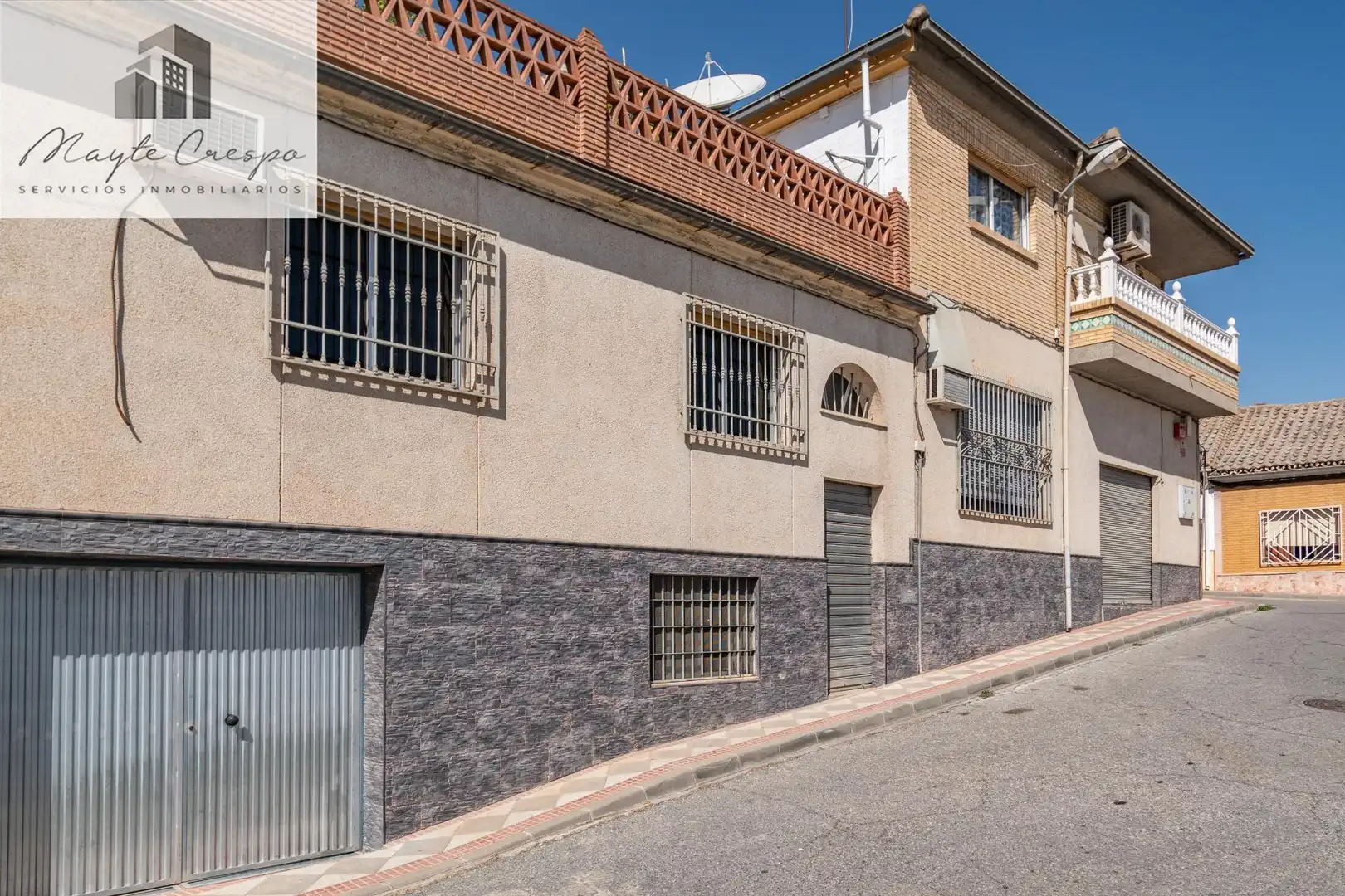 Vista exterior de Casa o xalet en venda en Atarfe amb Aire condicionat, Terrassa i Traster