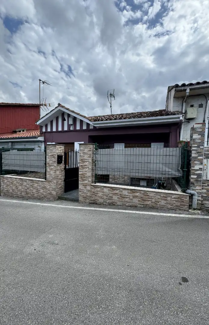 Vista exterior de Casa o xalet en venda en Avilés