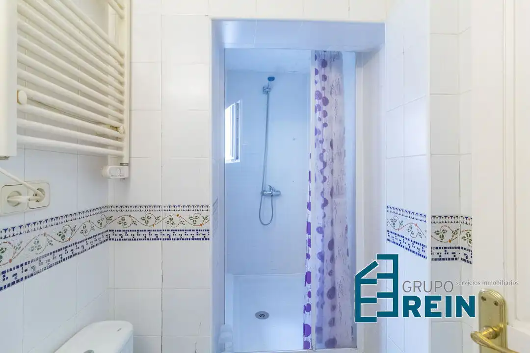 Badezimmer von Wohnung zum Verkauf in Madrid mit Klimaanlage und Heizung
