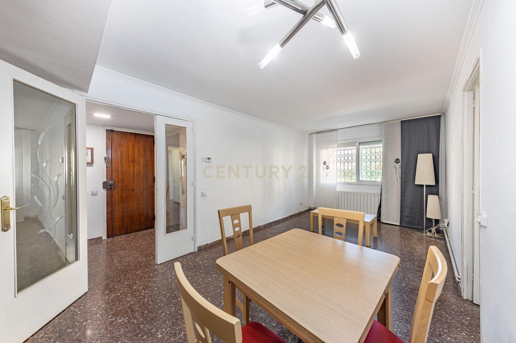 Comedor de Piso en venta en Cerdanyola del Vallès con Horno