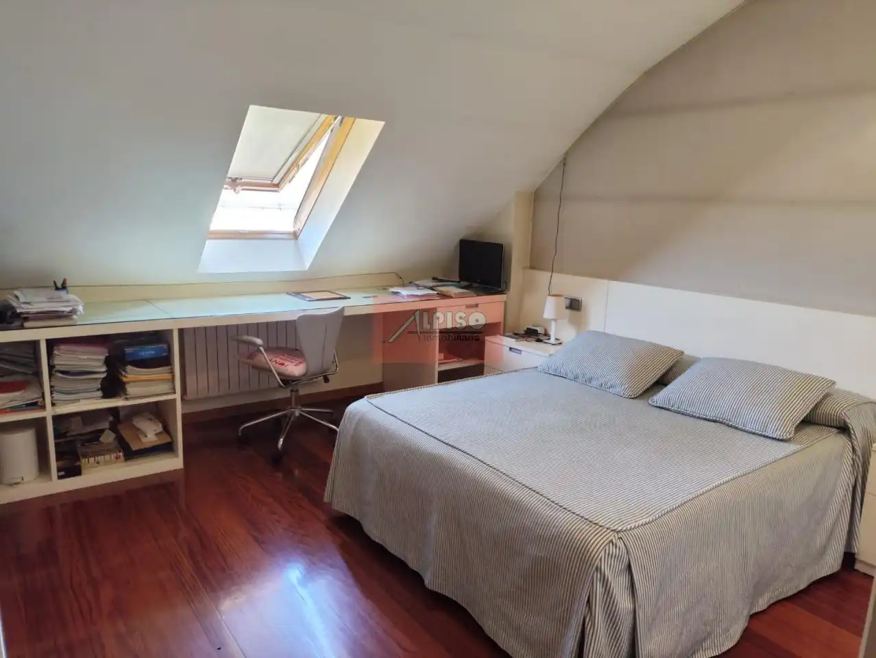 Bedroom of Duplexes for rent in Ourense Capital   with Heating, Parquet flooring and Furnished