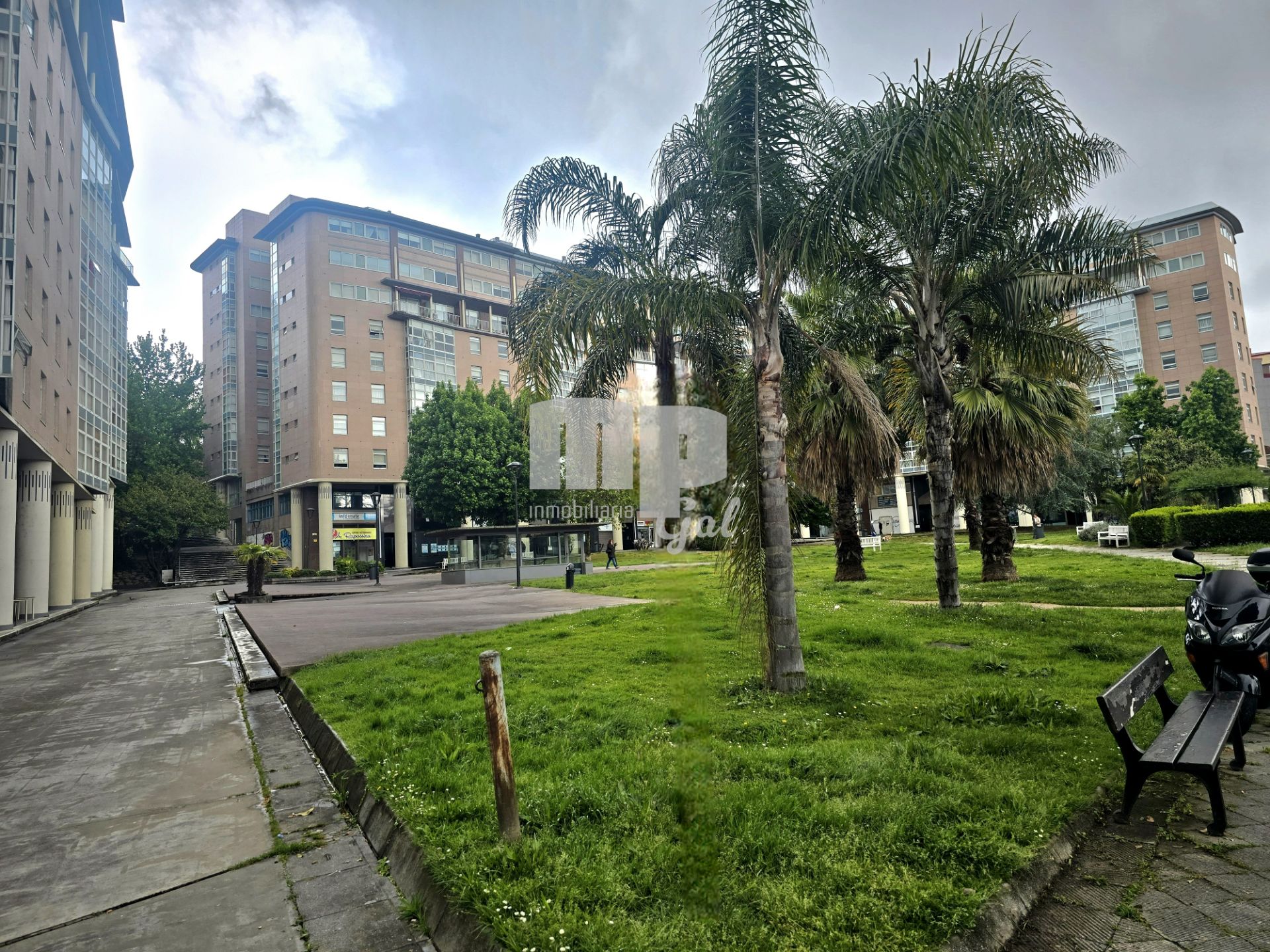 Vista exterior de Pis en venda en Vigo  amb Calefacció, Parquet i Traster