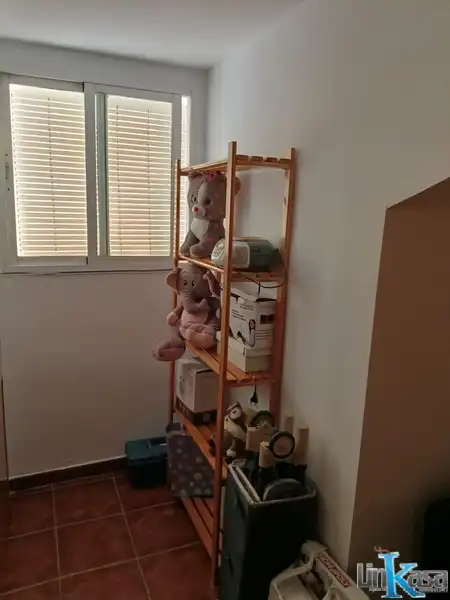 Dormitori de Casa adosada en venda en Linares amb Calefacció, Traster i Piscina