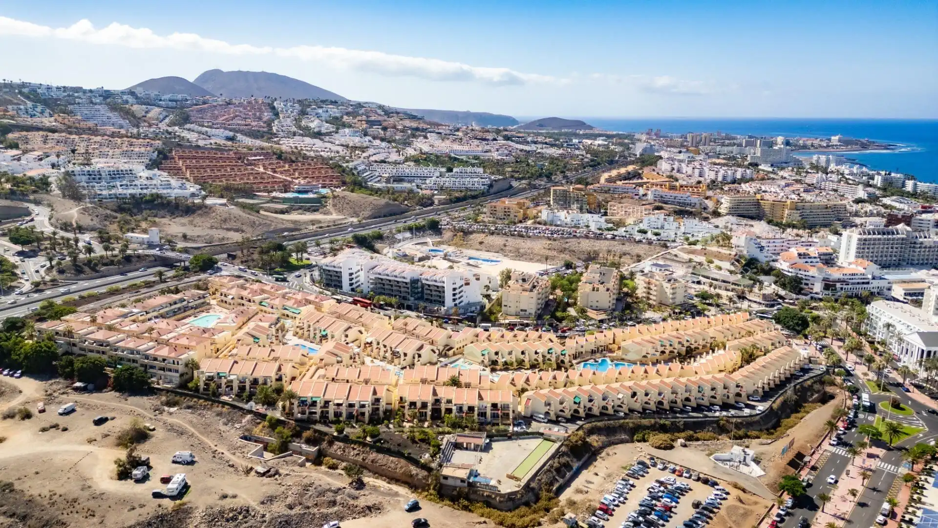 Außenansicht von Wohnung zum Verkauf in Adeje mit Terrasse, Balkon und Gemeinschaftspool
