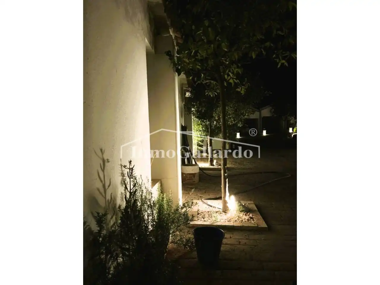 Garden of Buildings for sale in Lucena