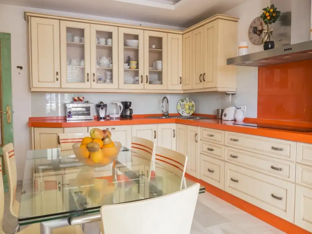 Küche von Maisonette zum Verkauf in Fuengirola mit Klimaanlage, Terrasse und Schwimmbad