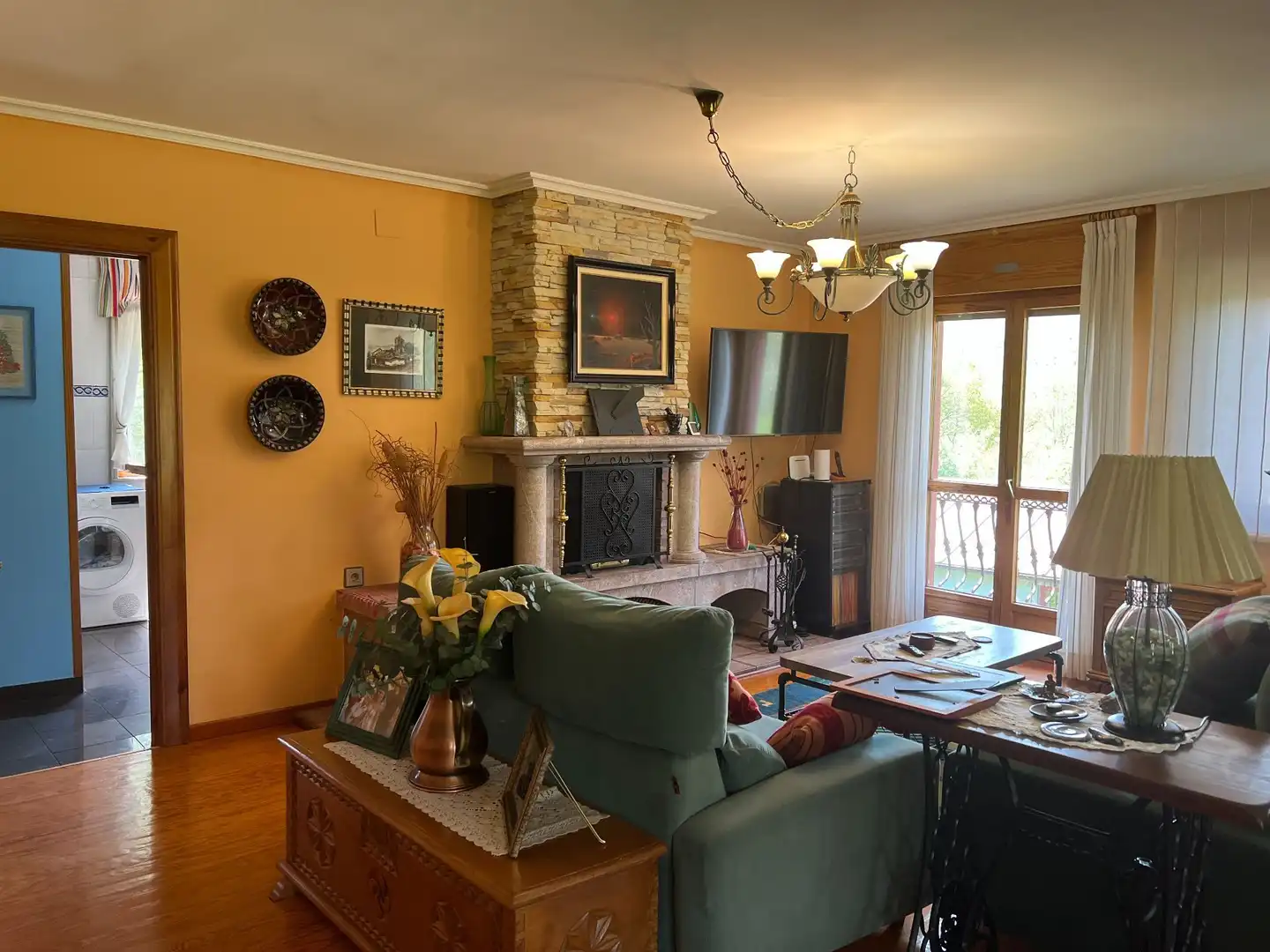 Sala de estar de Casa o chalet en venta en Cangas de Onís con Calefacción, Jardín privado y Amueblado