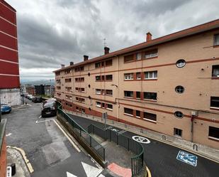 Vista exterior de Pis en venda en Bilbao  amb Calefacció, Moblat i Balcó