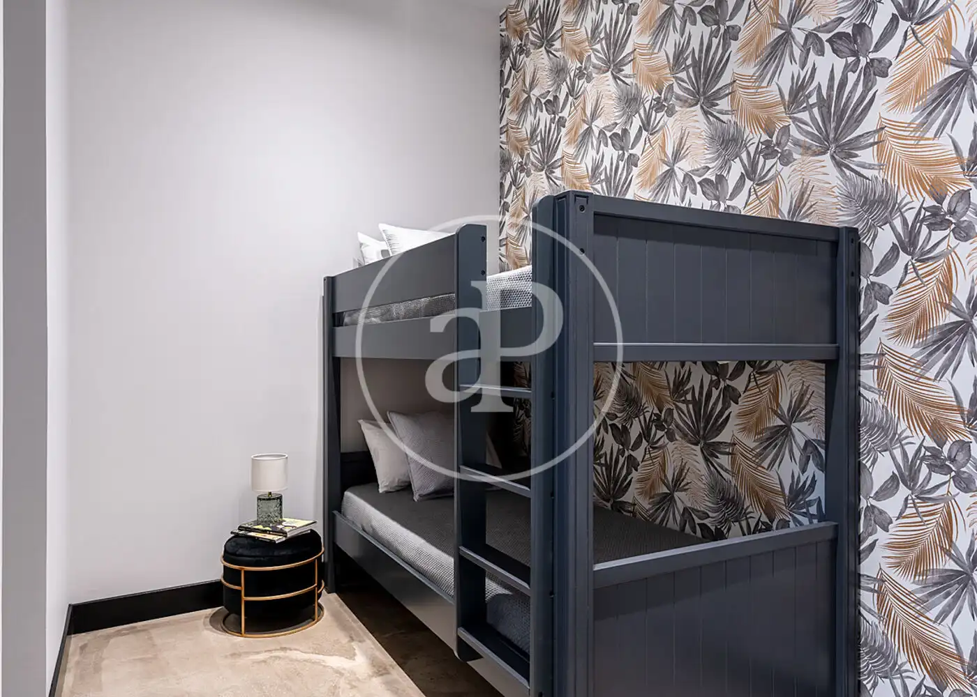 Bedroom of Flat for rent in Madrid  with Air Conditioner, Heating and Furnished