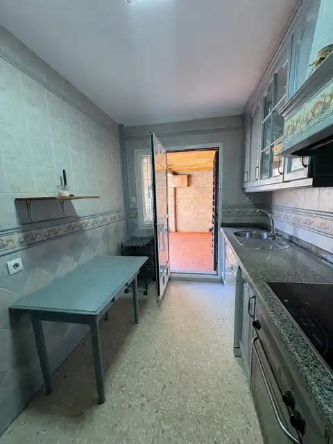 Kitchen of Flat for sale in Algeciras  with Storage room, Oven and Washing machine