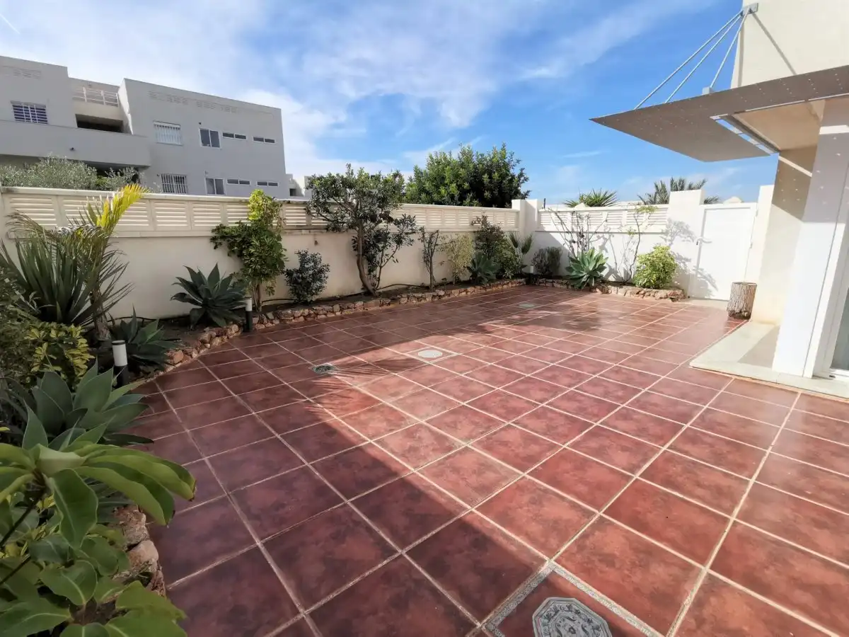 Terrassa de Pis de lloguer en Almería amb Aire condicionat, Calefacció i Jardí privat