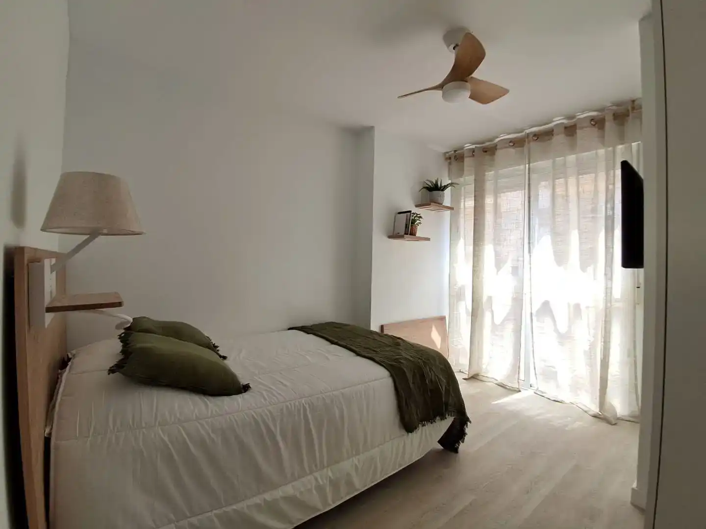 Habitación de Piso de alquiler en Sevilla con Aire acondicionado, Parquet y Amueblado