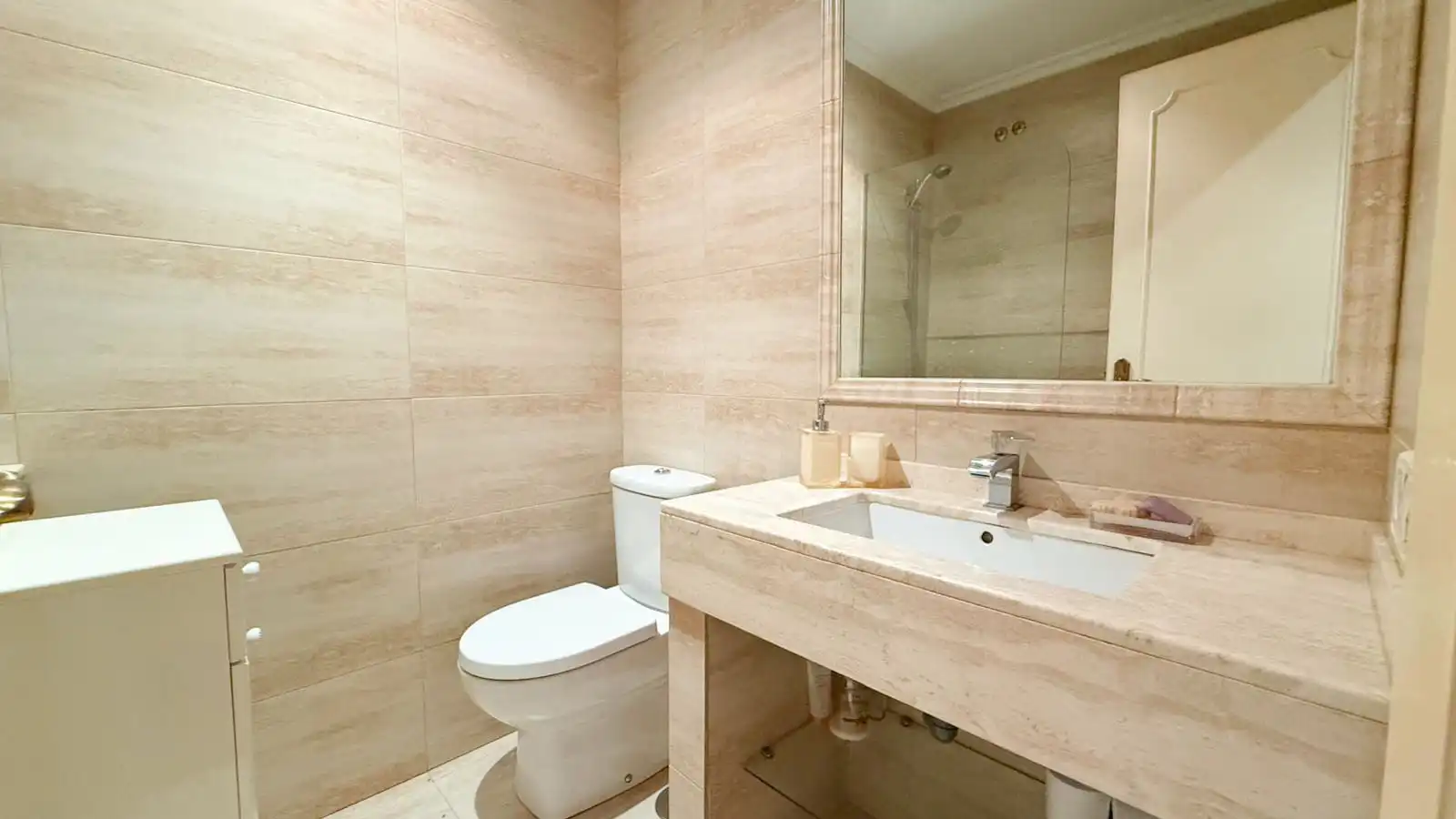 Baño de Piso en venta en Vigo  con Calefacción, Horno y Lavadora
