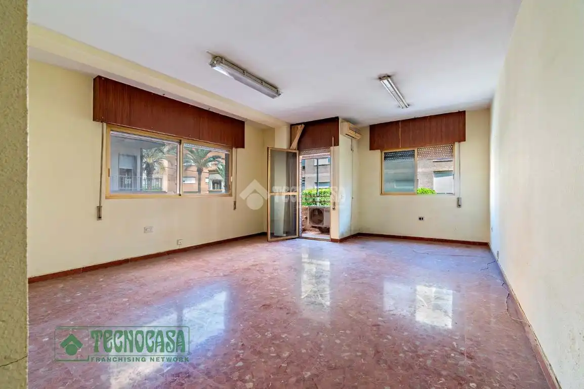 Wohnung zum Verkauf in El Ejido mit Klimaanlage und Balkon