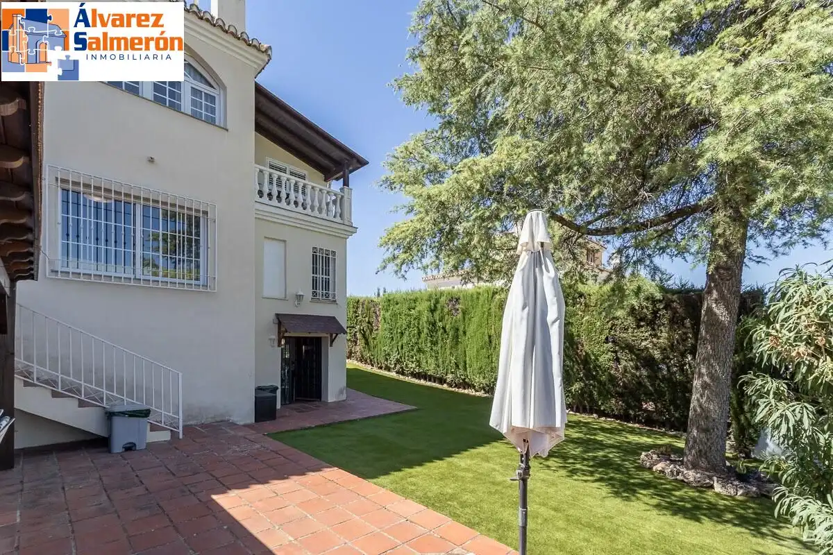 Garden of Houses for sale in Altos de la Zubia
