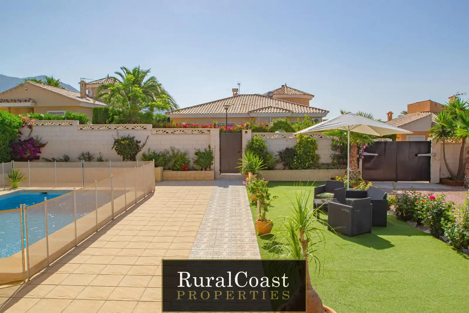 Vista exterior de Casa o chalet en venta en Busot con Calefacción, Terraza y Trastero