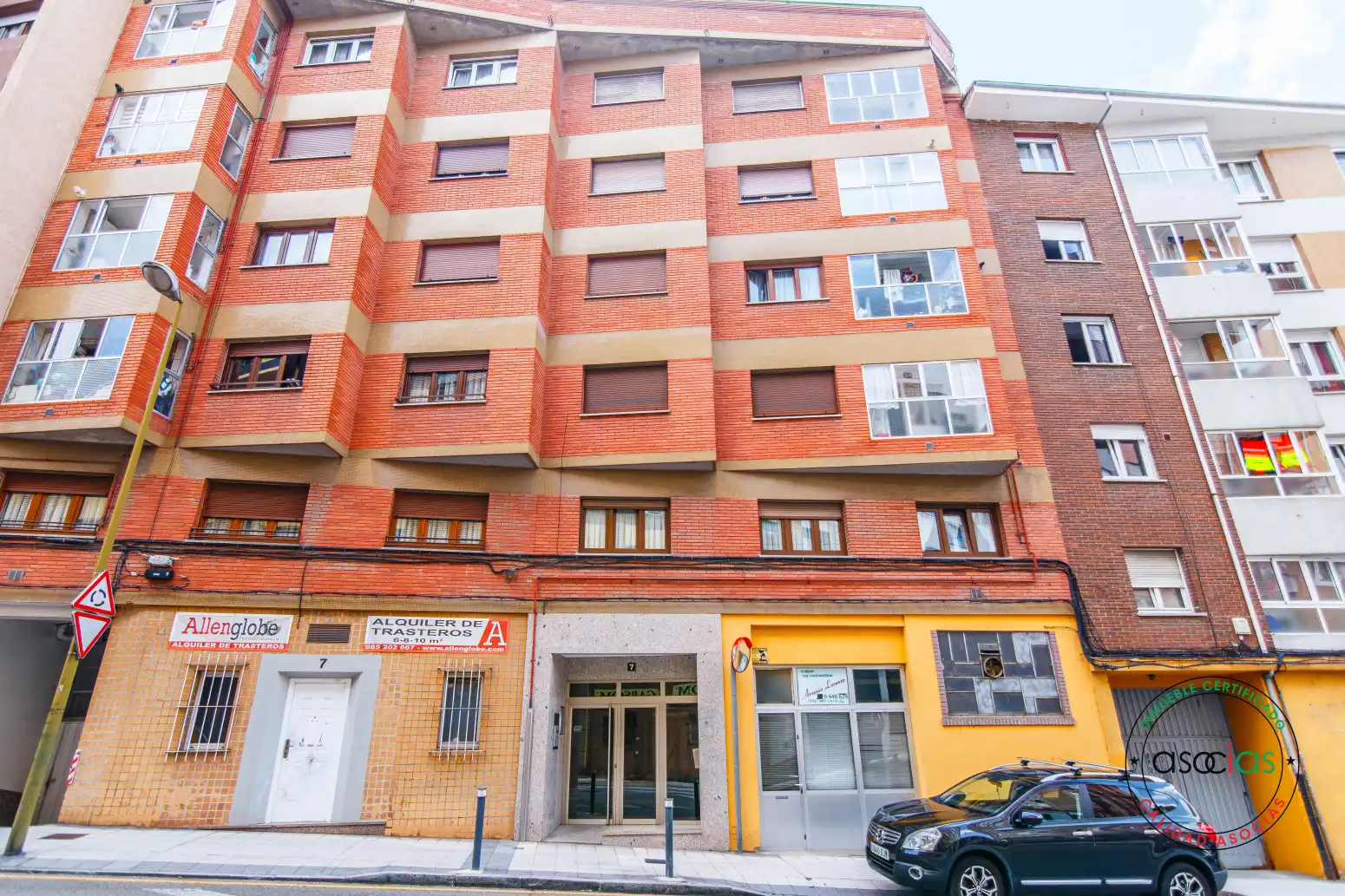 Vista exterior de Pis en venda en Oviedo  amb Calefacció, Parquet i Moblat
