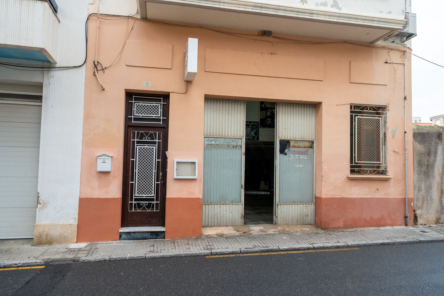 Vista exterior de Local en venda en Tortosa