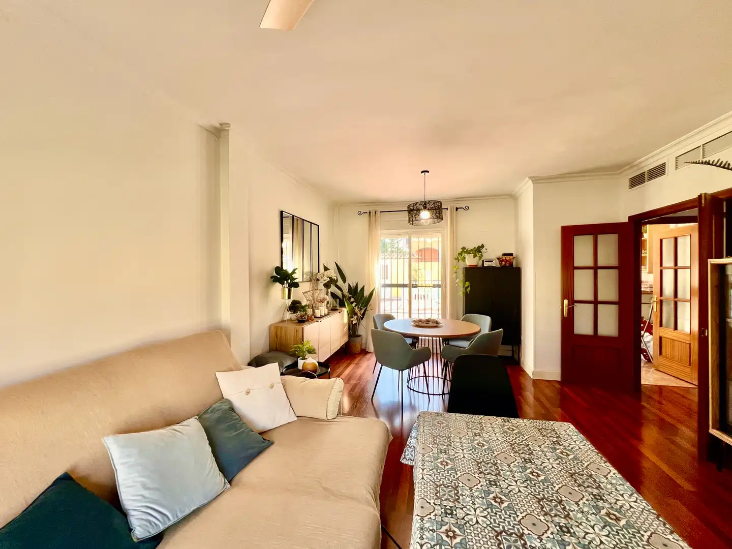 Sala de estar de Casa o chalet en venta en Espartinas con Aire acondicionado, Jardín privado y Terraza