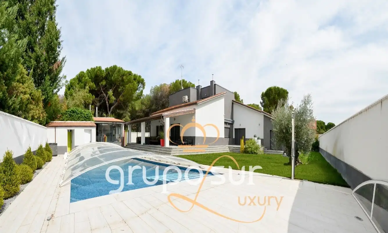 Vista exterior de Casa o xalet en venda en Valladolid amb Aire condicionat, Calefacció i Jardí privat