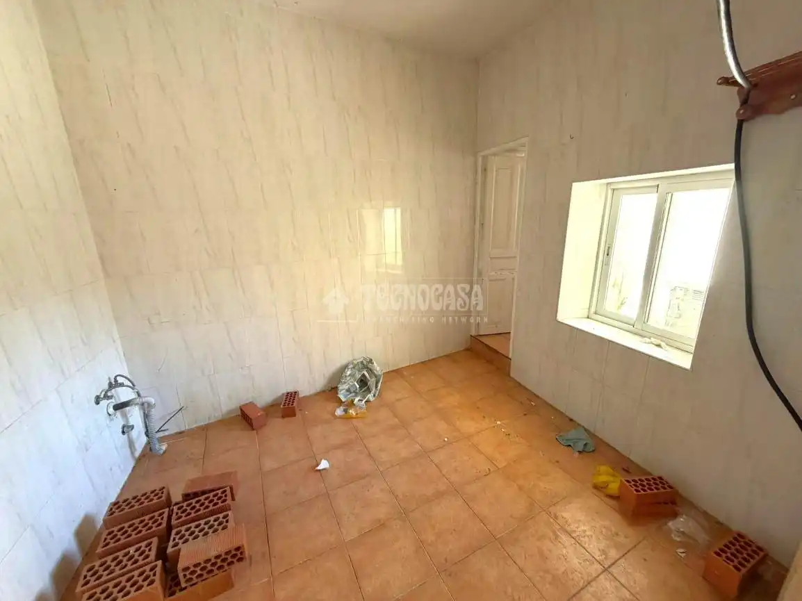 Dormitori de Finca rústica en venda en Cebolla amb Jardí privat