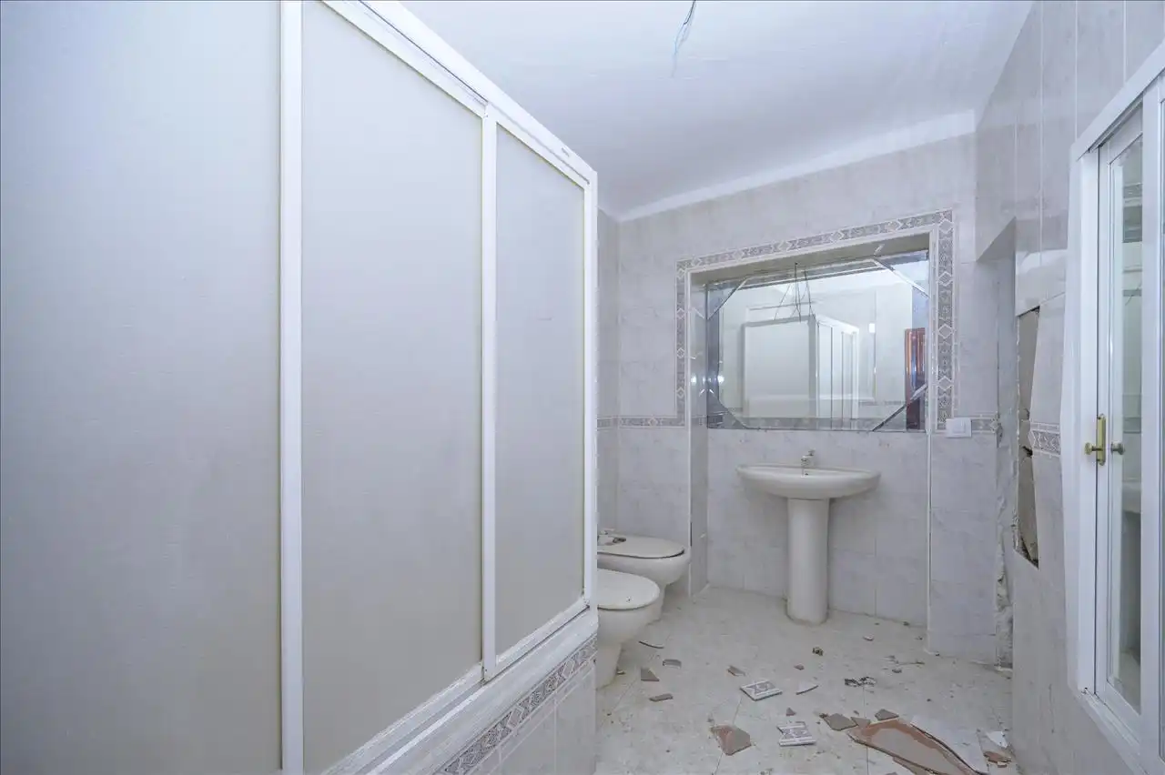Bany de Casa adosada en venda en Villatobas amb Traster