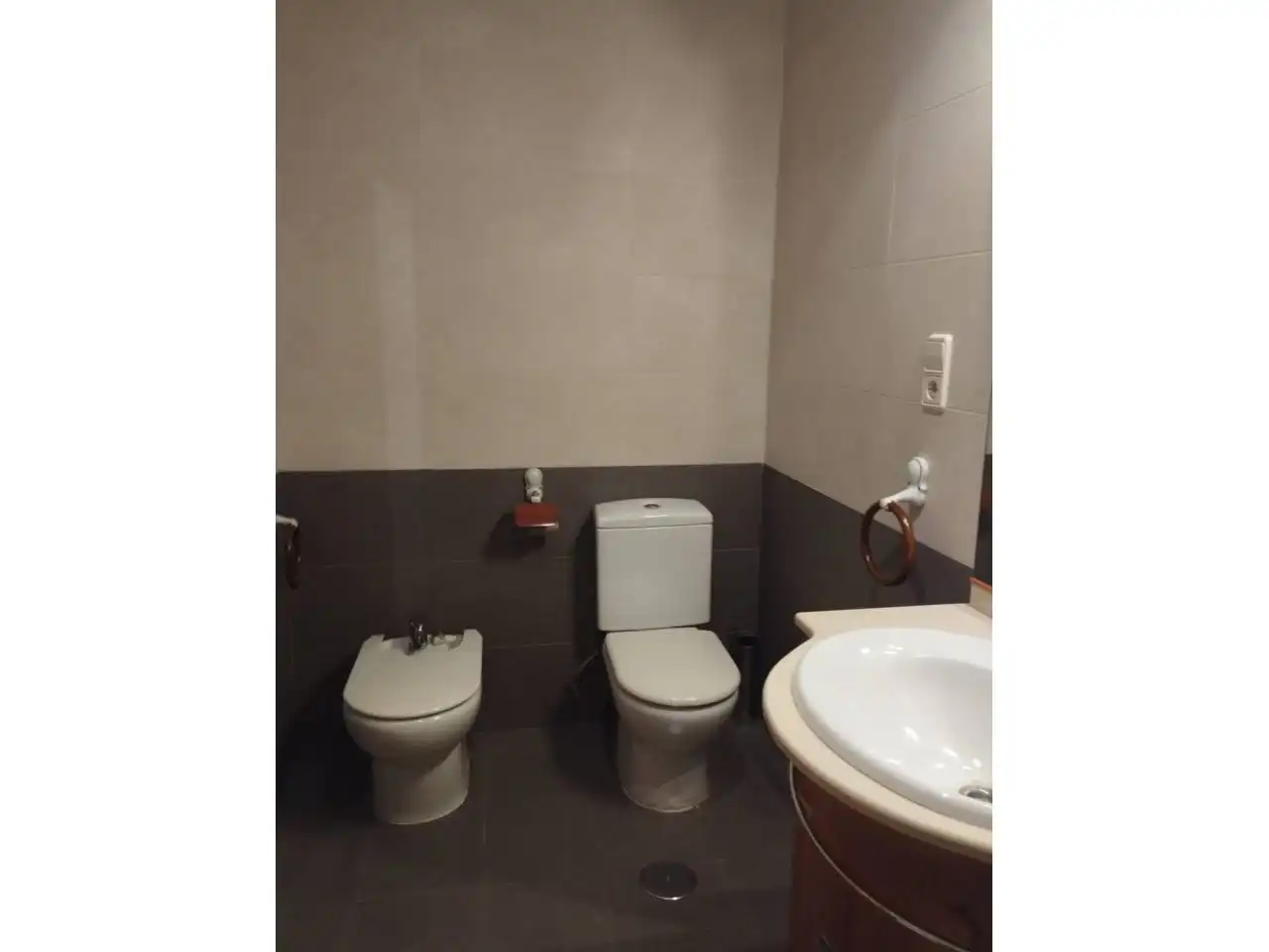 Badezimmer von Wohnung zur Miete in Toledo mit Klimaanlage, Heizung und Abstellraum