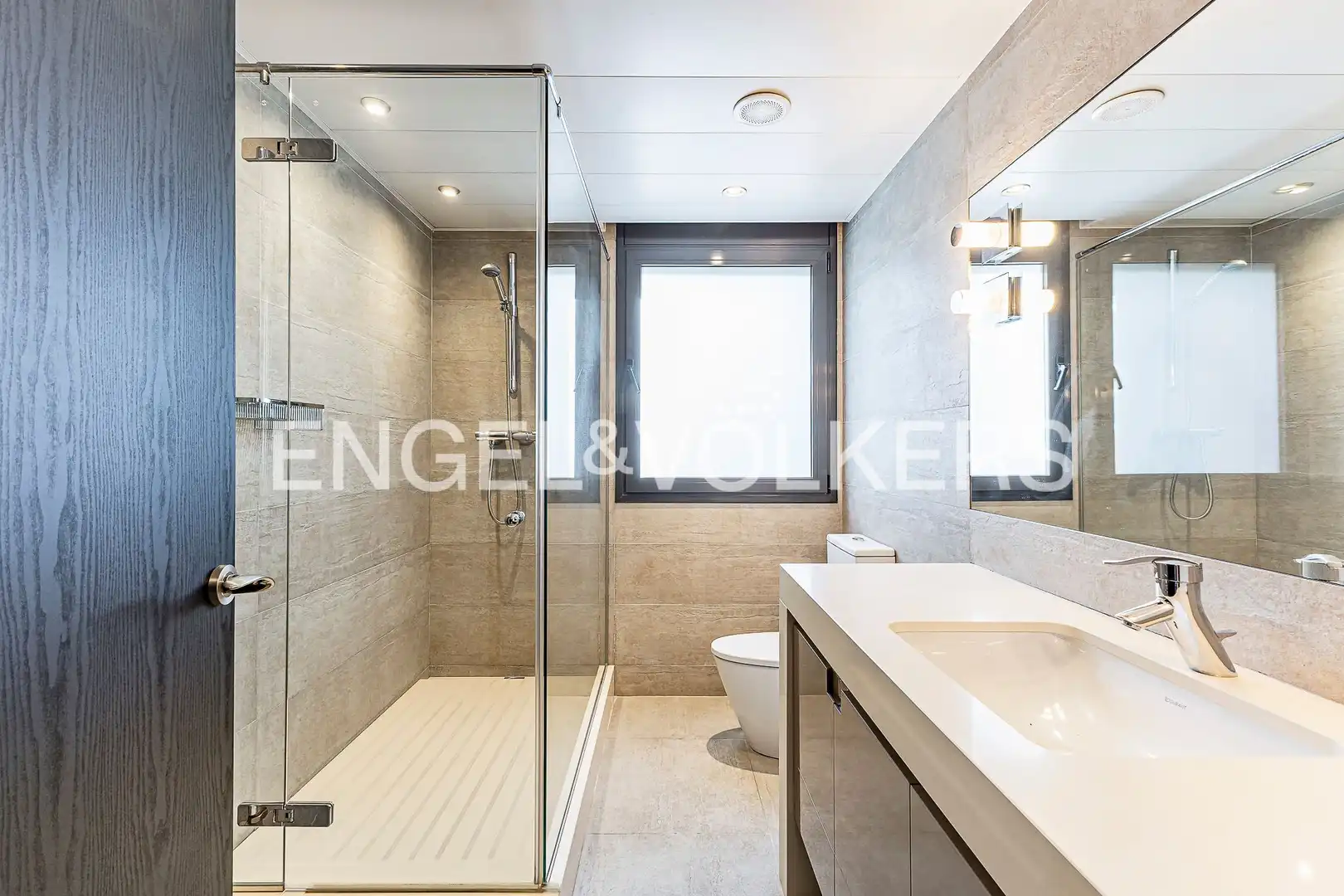 Bathroom of Houses for sale in Esplugues de Llobregat  with Air Conditioner, Heating and Private garden