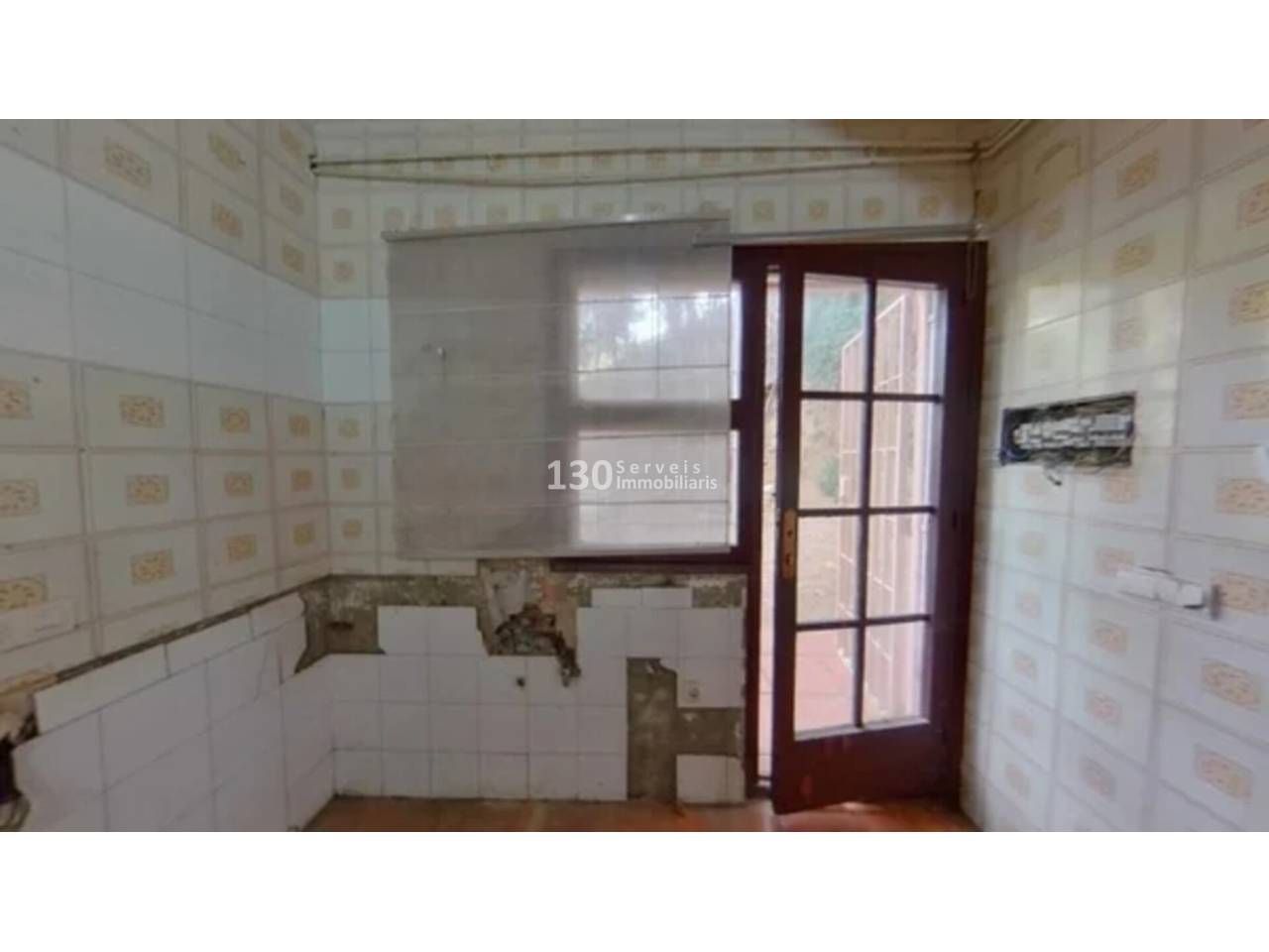 Cuina de Casa o xalet en venda en Arenys de Munt amb Jardí privat, Terrassa i Piscina