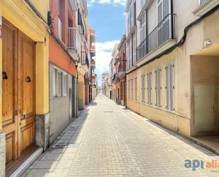 Vista exterior de Casa adosada en venda en Mataró amb Calefacció i Jardí privat