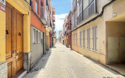 Vista exterior de Casa adosada en venda en Mataró amb Calefacció i Jardí privat