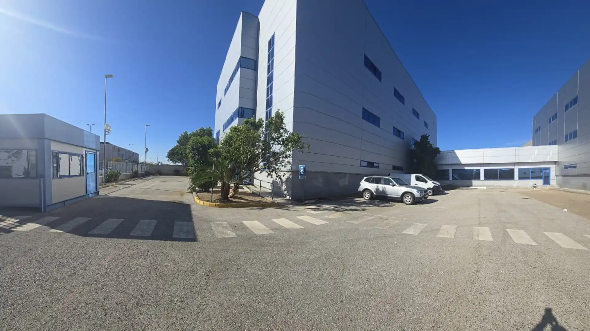 Building for rent in Rinconada