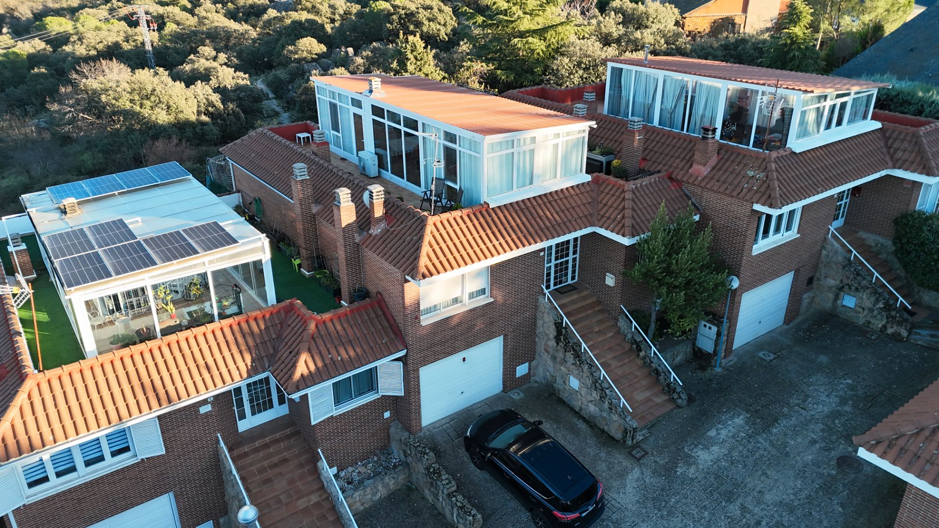 Vista exterior de Casa adosada en venda en Galapagar amb Aire condicionat, Calefacció i Jardí privat