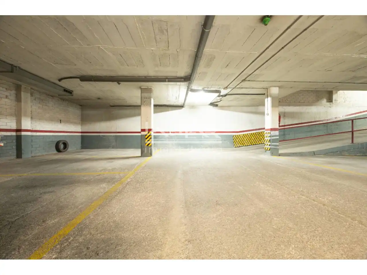 Parking of Flat for sale in Vic  with Air Conditioner, Heating and Parquet flooring