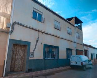 Vista exterior de Casa o xalet en venda en Puerto Lápice amb Calefacció, Terrassa i Forn