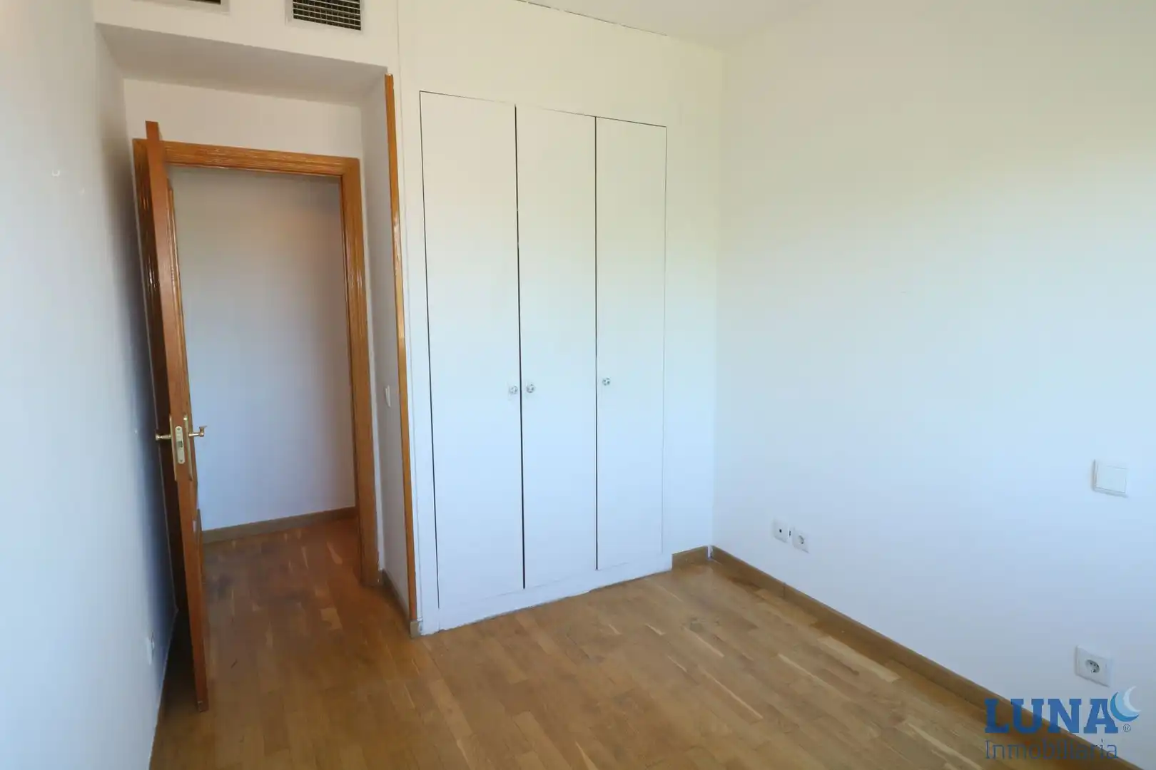 Schlafzimmer von Dachboden zum Verkauf in Pozuelo de Alarcón mit Klimaanlage, Heizung und Parkett