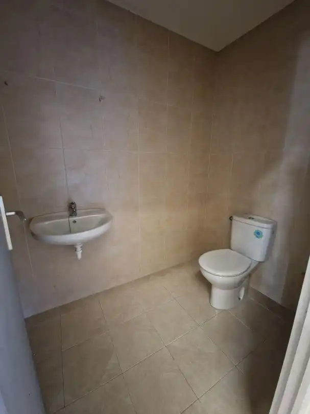 Badezimmer von Fabrikhallen zur Miete in Aizarnazabal