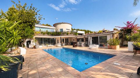 Esta villa con amarre privado está en un canal ancho en Empuriabrava, con el sur de cara, en una parcela de 716 m.Tres cosas la ha, immagine 2